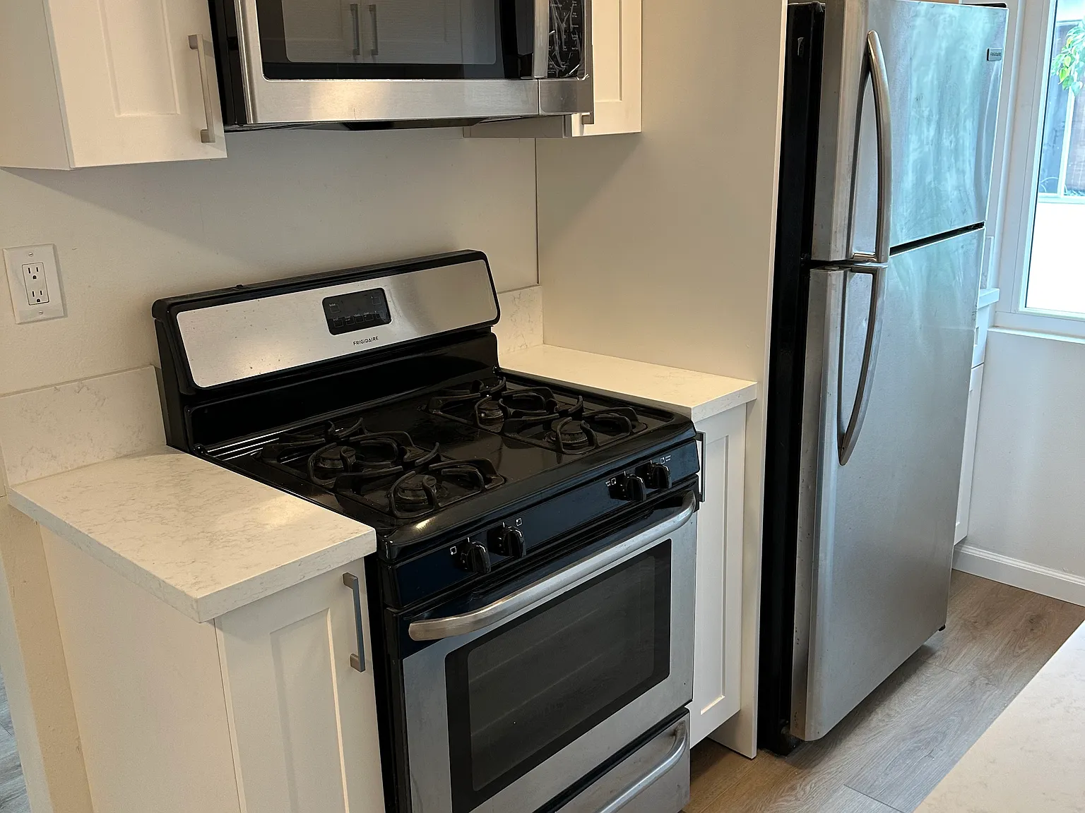 2320 Glendale Blvd — Photo 4