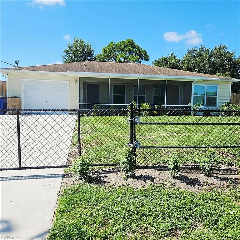 3 bed, 2.0 bath, 1415 sqft, $2,050 — Photo 3