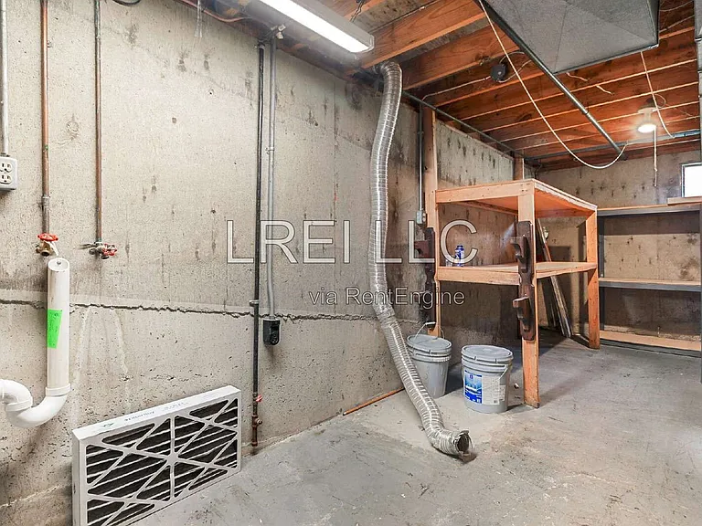 2414 Parkdale Ave — Photo 13