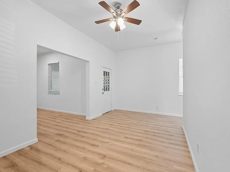 728 S Elm St — Photo 7