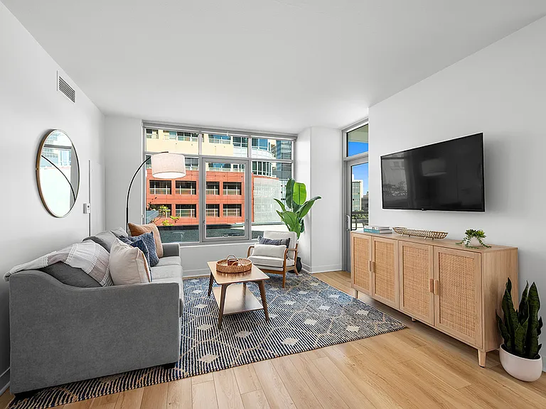 425 W Beech St #601 — Photo 5