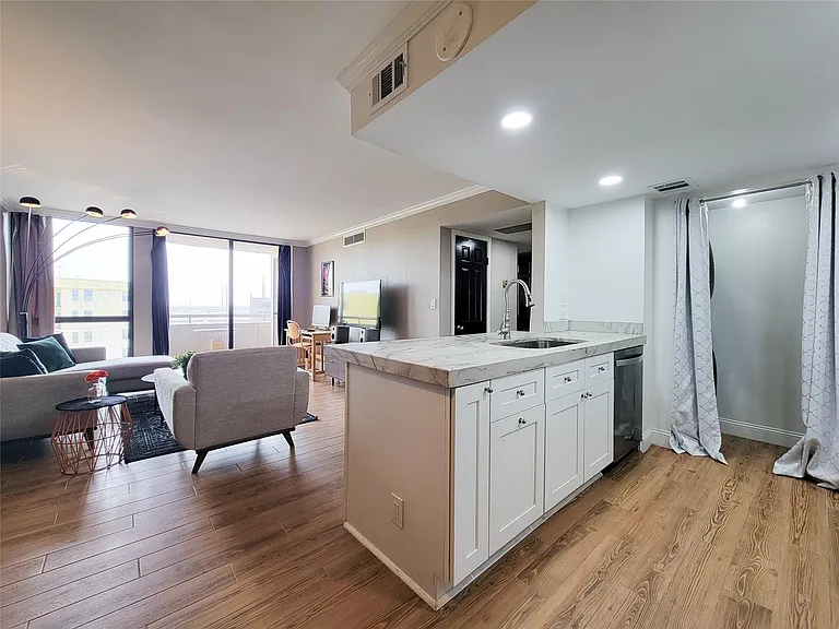 3525 Sage Rd #908 — Photo 4