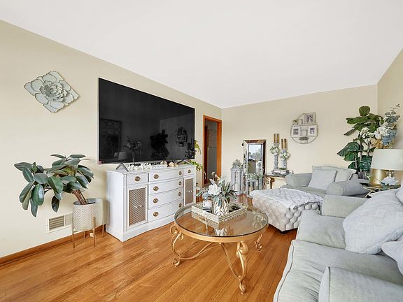 4th image of 3719 W 66th Pl