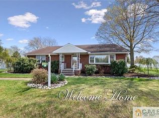 19 Kingston Ln, Dayton, NJ