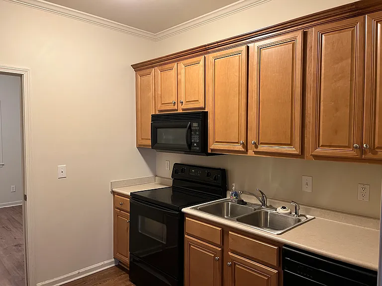 216 Lincoln Grn #B — Photo 5