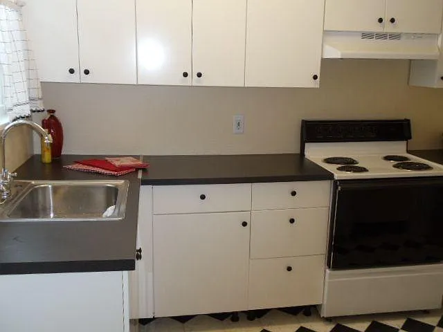 647 N Webster St — Photo 9