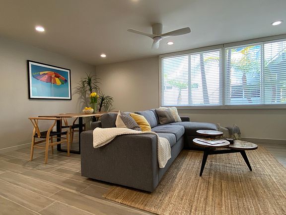 Living room/dining area