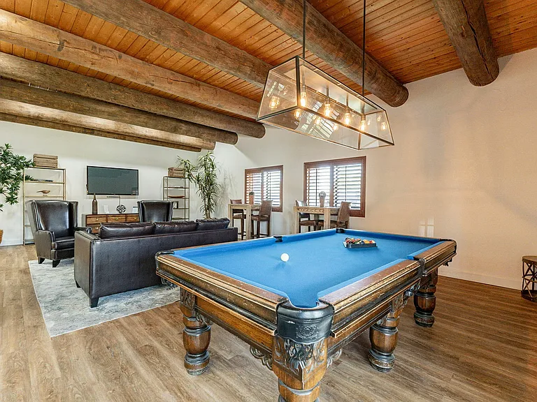 Club Valencia Luxury Apartments — Photo 27