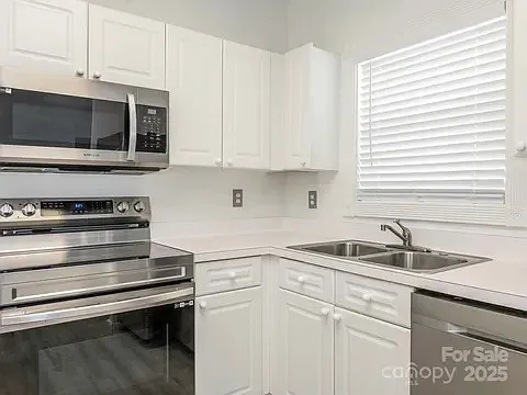 Condo — Photo 3
