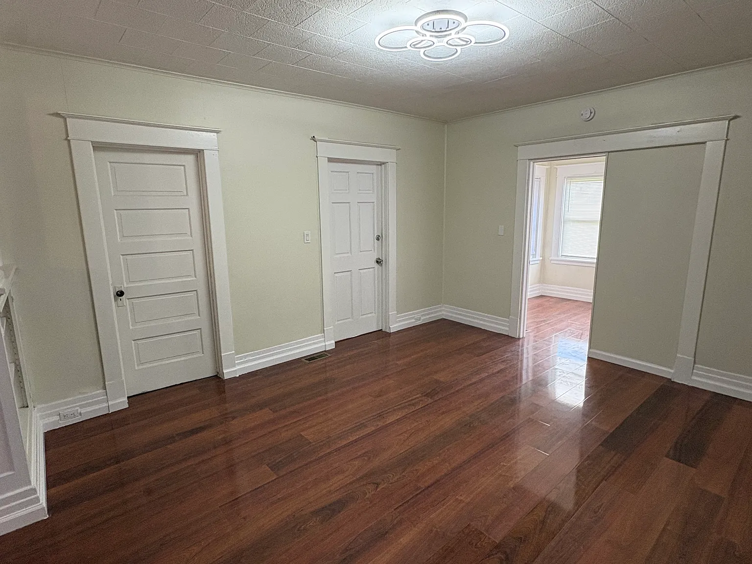 3 bed, $1,300 — Photo 3