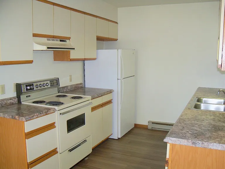1350 Panners Pl #H — Photo 2