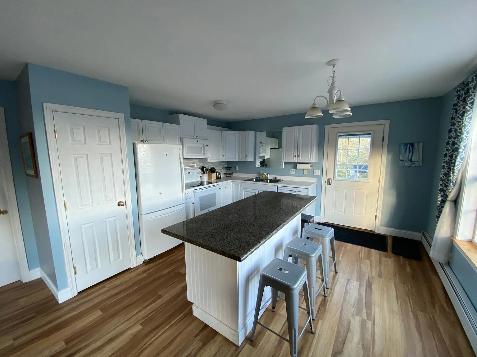 3 bed, 1150 sqft, $2,000 — Photo 4
