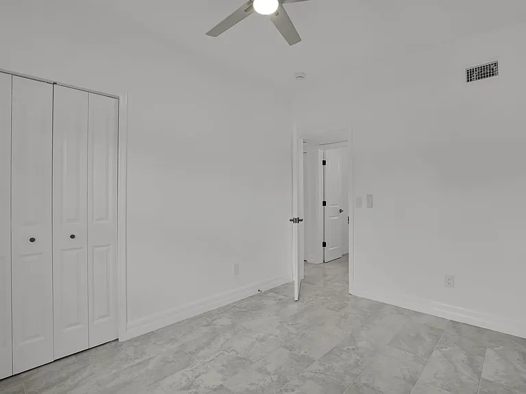 460 E 6th St — Photo 16