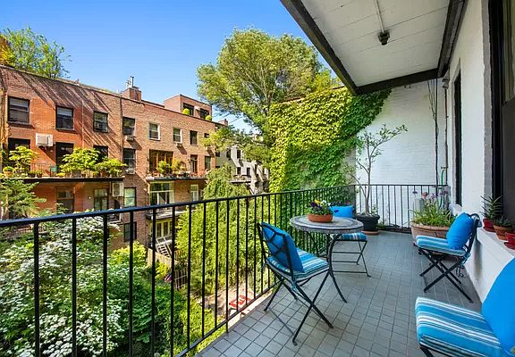 4th image of 450 W 23rd St APT C