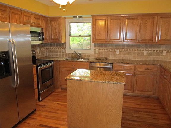 5th image of 3117 Finch Dr