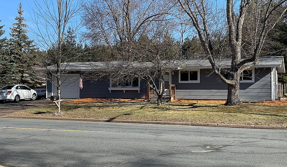 1st image of 621 21st Ave E