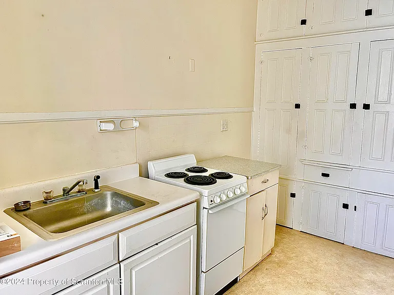 65 Willow Ave #4 — Photo 6