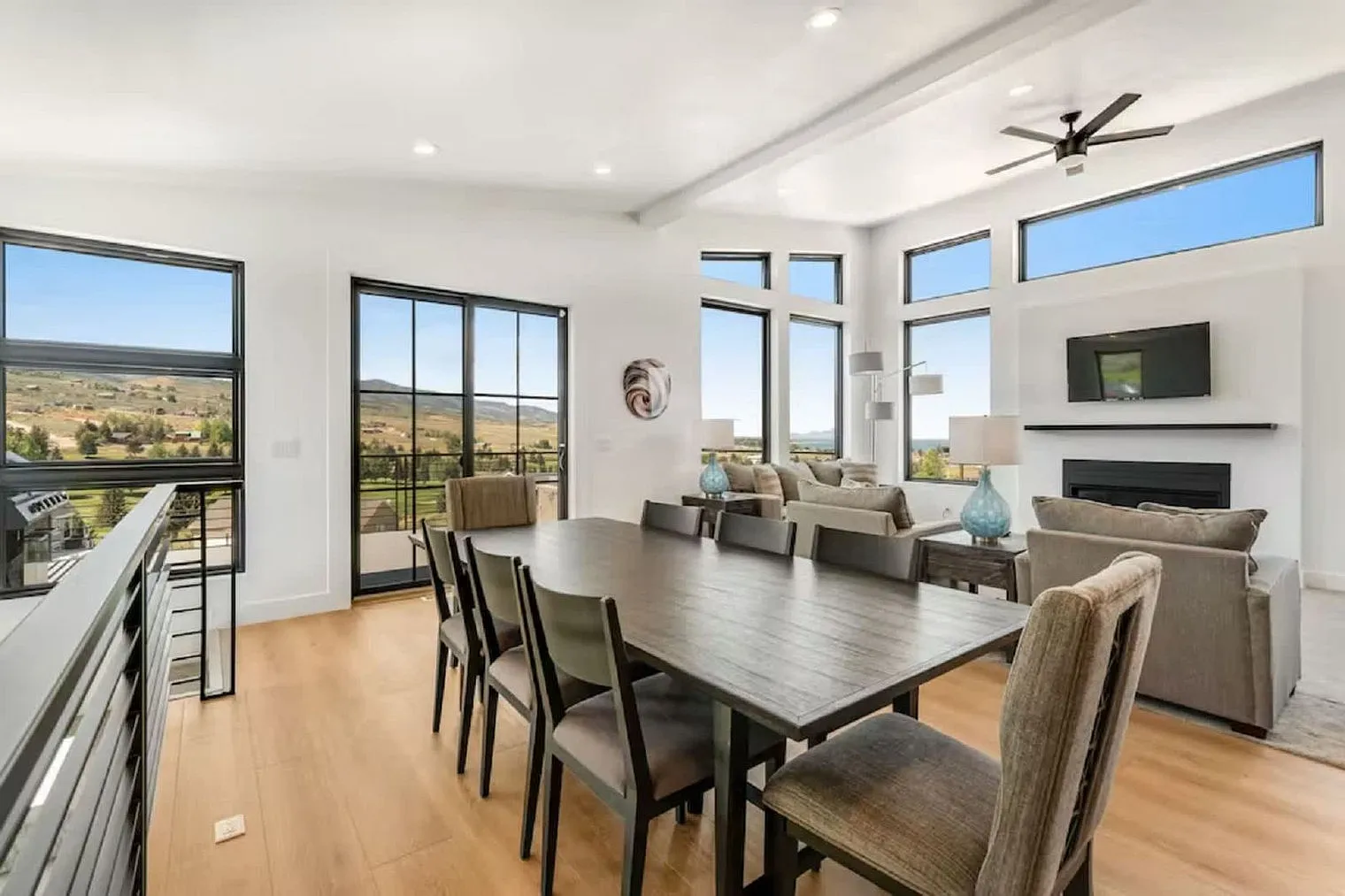 5 bed, 4.0 bath, 2992 sqft, $5,803 — Photo 3