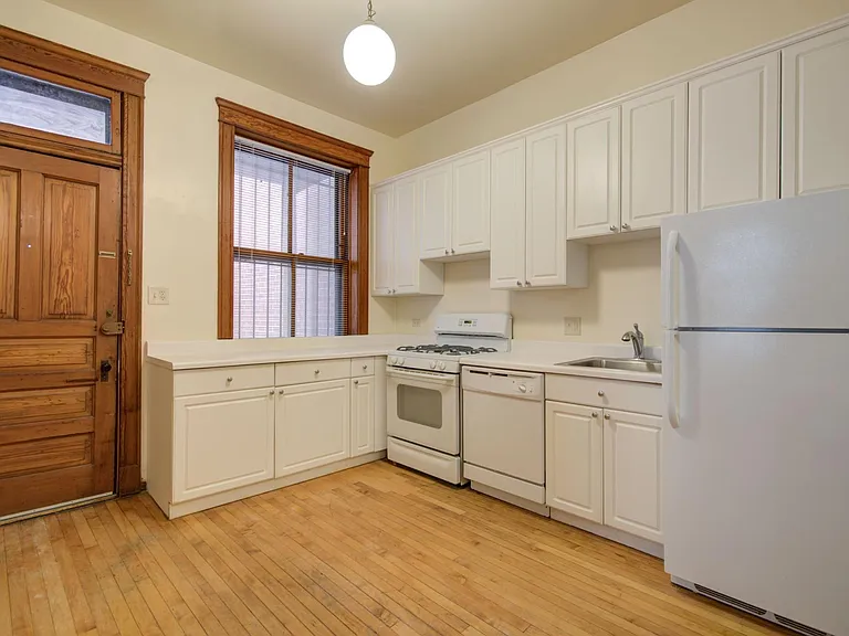 1433 N Wells St #4R — Photo 2