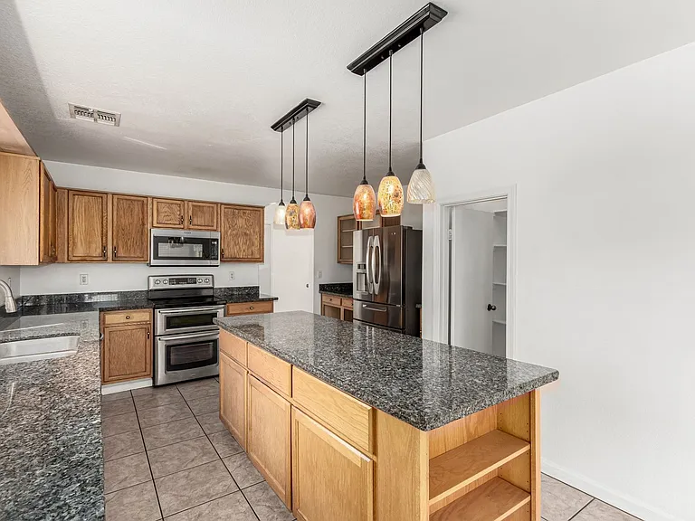 12823 W Ash St — Photo 10