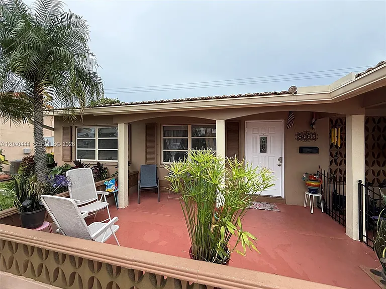 8600 NW 57th Ct — Photo 4