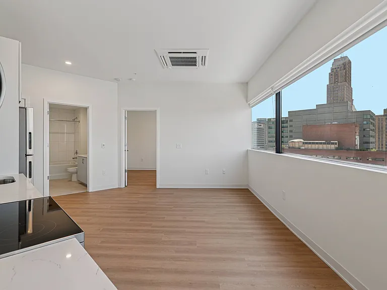 7 West 7th Apartments — Photo 42