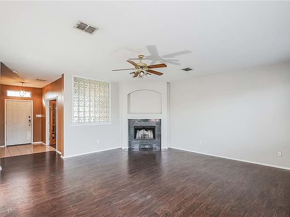 2nd image of 1108 Roundhouse Dr