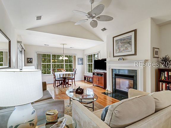 5th image of 30 Valencia Rd APT 10B