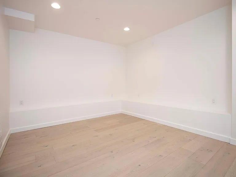1045 Cabrillo St #7 — Photo 4