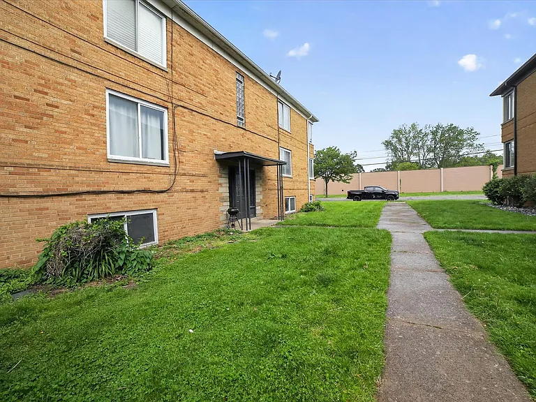 18963 Hilliard Blvd — Photo 16