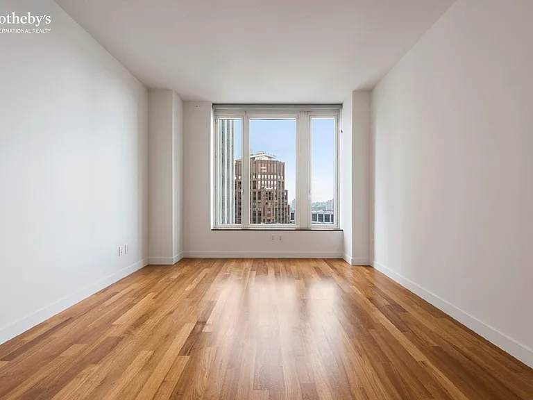 15 William St #37F — Photo 3