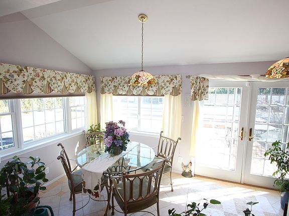 Sunny Breakfest Nook