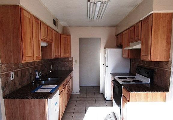 3rd image of 10505 Guadalajara Ave NE #0