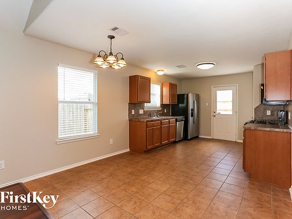5th image of 4434 Amaryllis Ave