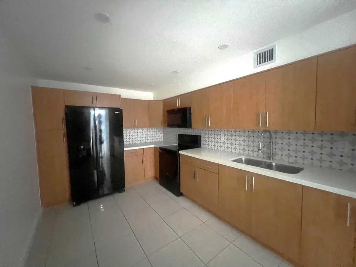 Building Photo - 7000 NW 186th St #4-325