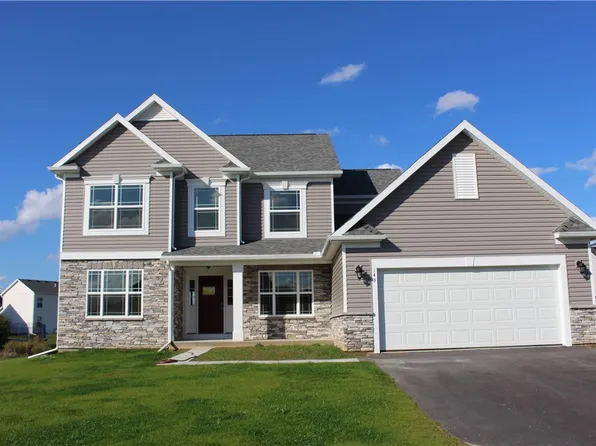 35 Kingsbarn Rd, West Henrietta, NY 14586
