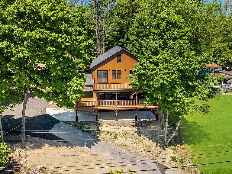 548 Lakes Rd — Photo 5
