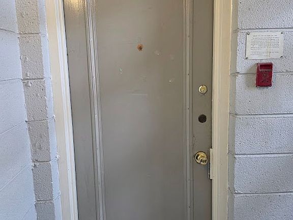 2nd image of 5055 Meade St NE #102