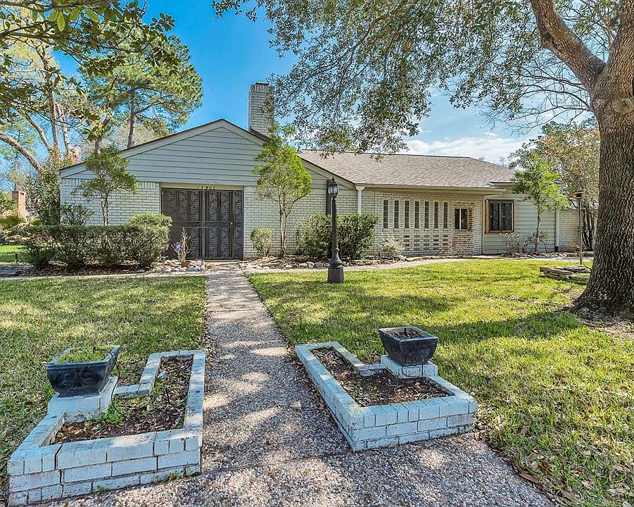 2nd image of 13902 Paradise Valley Dr