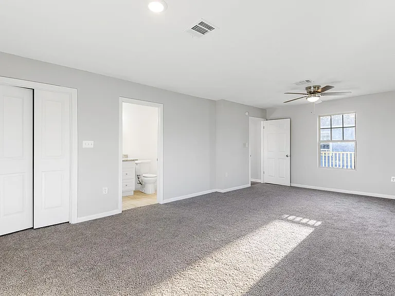 986 Dewalt St — Photo 5