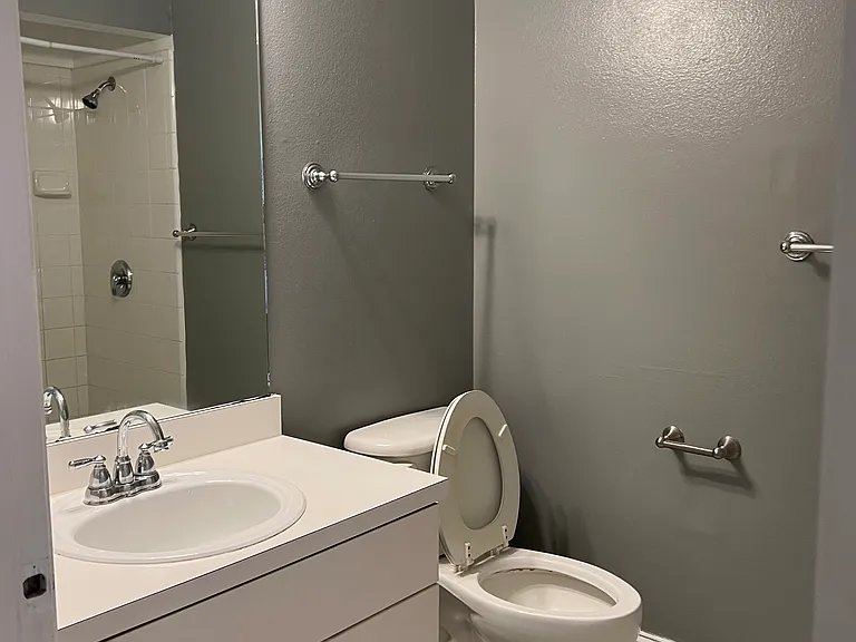 760 N Lake Ave — Photo 10
