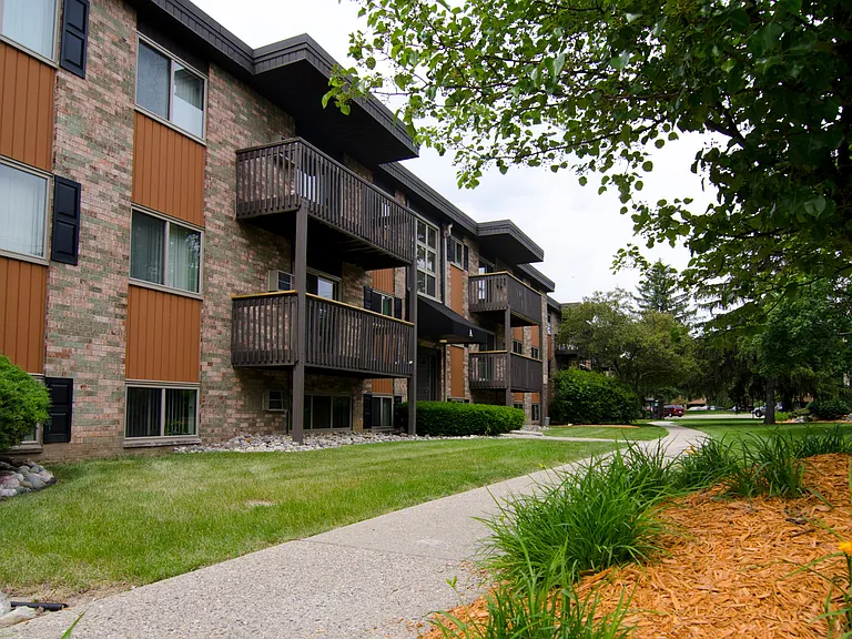 Abbott Pointe Apartments — Photo 28