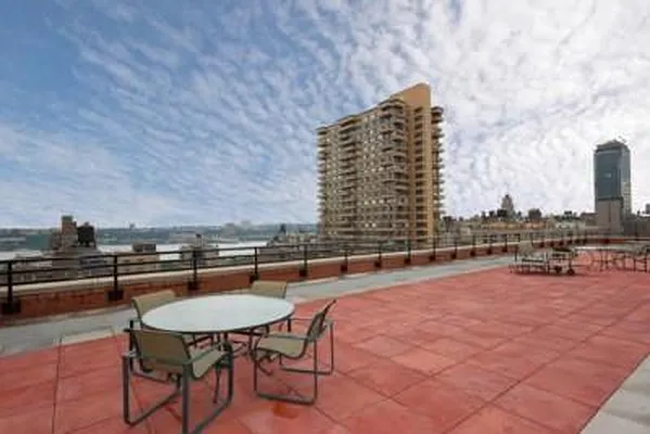 Sold by Real Team Brokerage | media 10