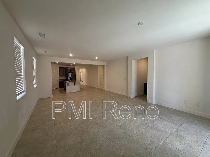 3 bed, 2.0 bath, 1943 sqft, $2,744 — Photo 4