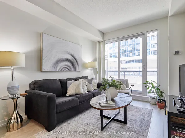 18 Rean Dr #204, Toronto, ON M2K 0C7