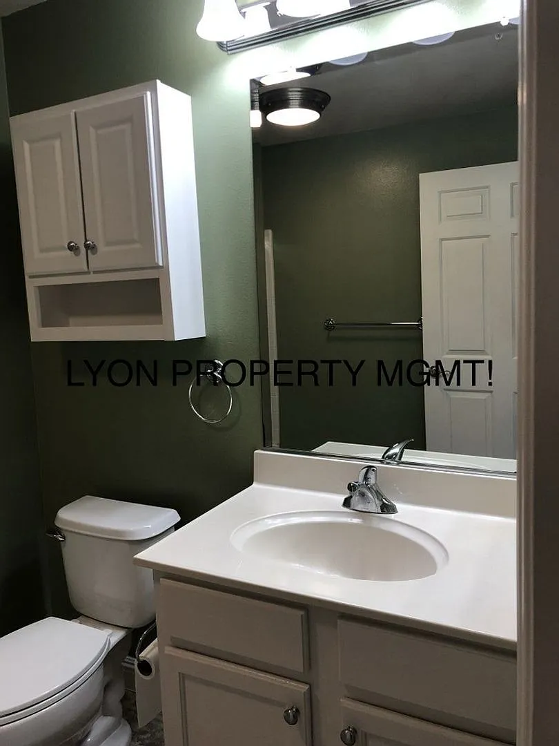Fabulous condo located in the highly sought after Westlake Villas! — Photo 2