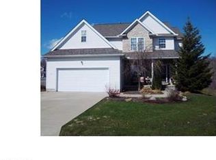 621 Eaton Dr, Aurora, OH 44202