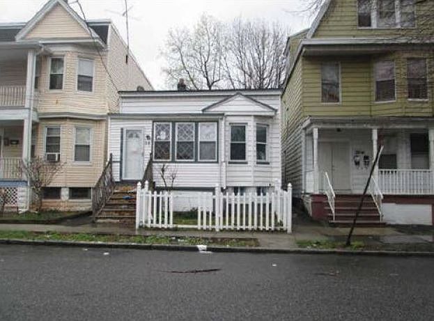 2nd image of 28 43rd St