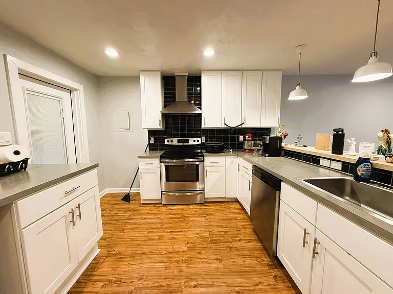 1113 Washington Ct — Photo 9
