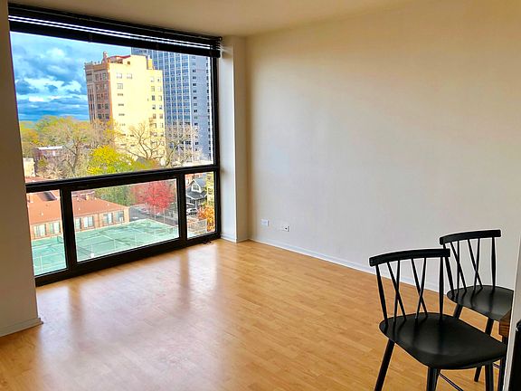 5th image of 4343 N Clarendon Ave APT 910